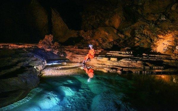 逃出足球场